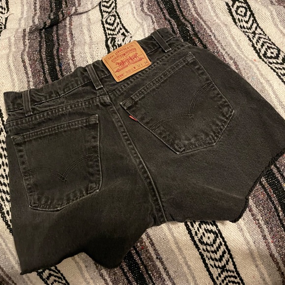 VINTAGE LEVI BLACK DENIM SHORTS - Picture 1 of 3